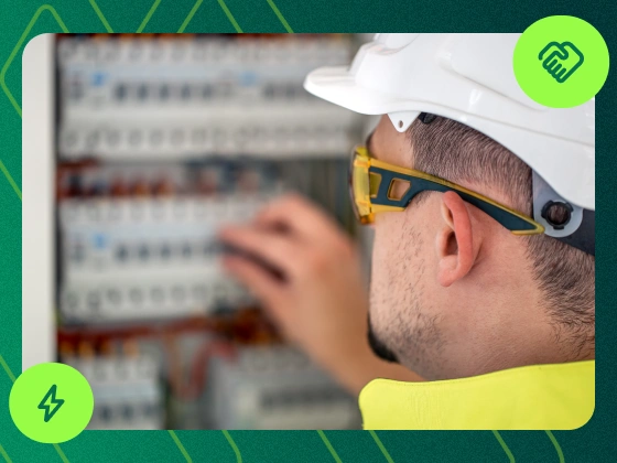 Eletricistas especialistas da Meireles & Fretas a serviço da Neoenergia