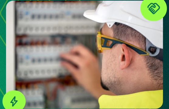 Eletricistas especialistas da Meireles & Fretas a serviço da Neoenergia